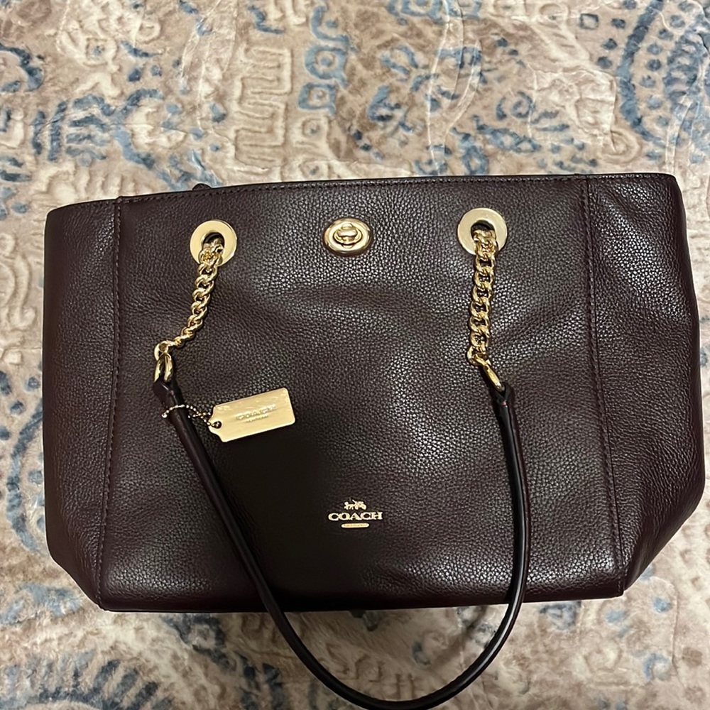 Ready for fall…Cute coach purse with gold chain strap.